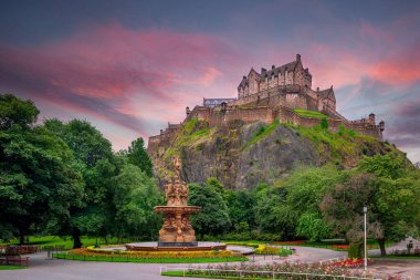 Edinburgh Kalesi manzaralı Princes Street Gardens, İskoçya, Birleşik Krallık