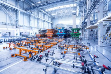 Bir araba fabrikasında damga izleri.