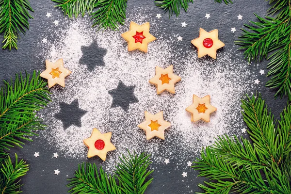 Christmas linzer cookies with raspberry jam on slate table — Stock Photo, Image