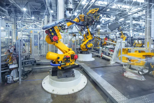 Robots en una planta de automóviles — Foto de Stock