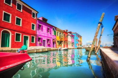 Burano, Venedik eyaletinde renkli cephe