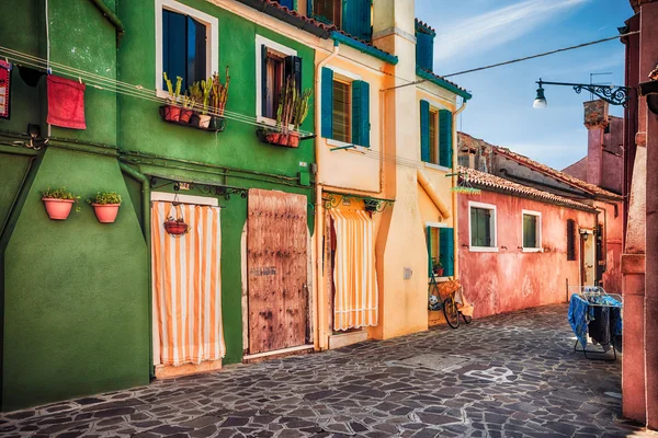 Színes házak a Burano-szigetére, Velence — Stock Fotó