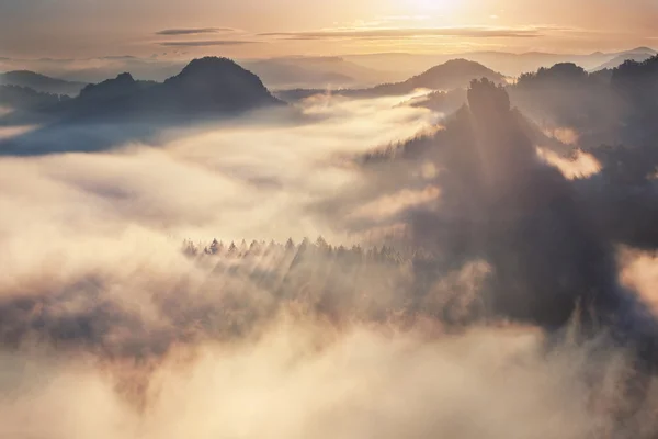 Salida del sol desde Kleiner Winterberg, Suiza bohemia — Foto de Stock