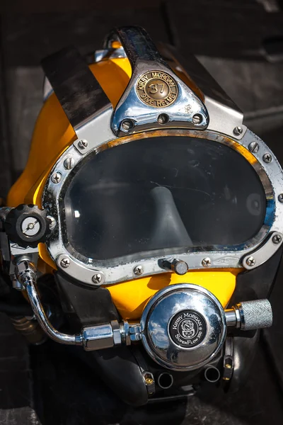 Kirby Morgan 37 Capacete de mergulho close-up — Fotografia de Stock