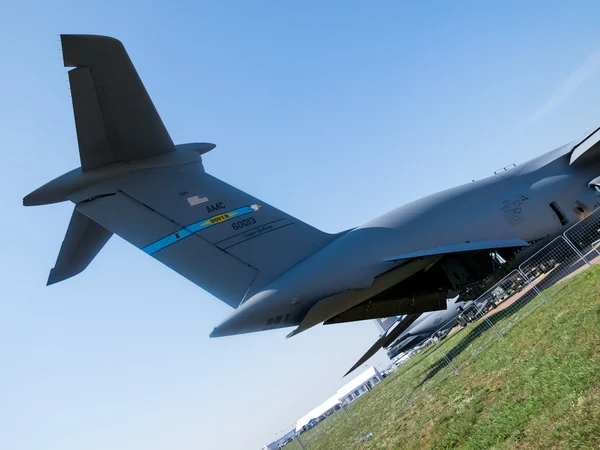 Tail and loading dock of Lockheed C-5 Galaxy — Stock Photo, Image