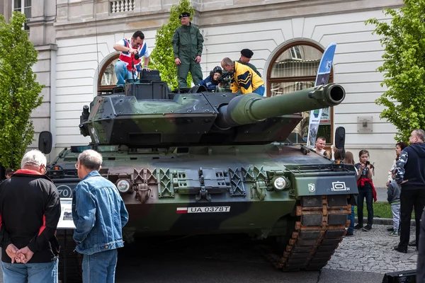 Leopard 2 tank, improved 2A5 — Stock Photo, Image