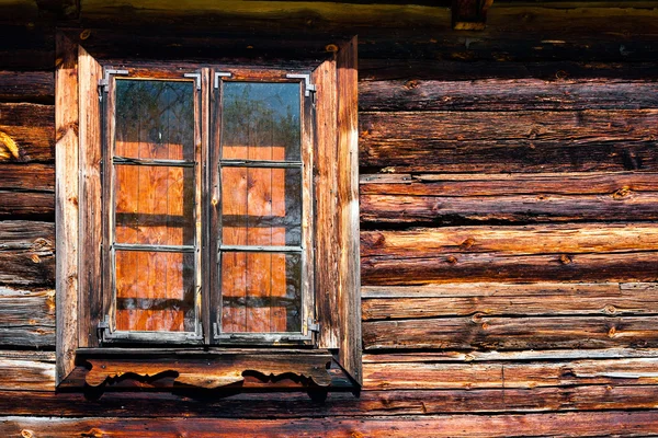 Ventana de casa de campo — Foto de Stock