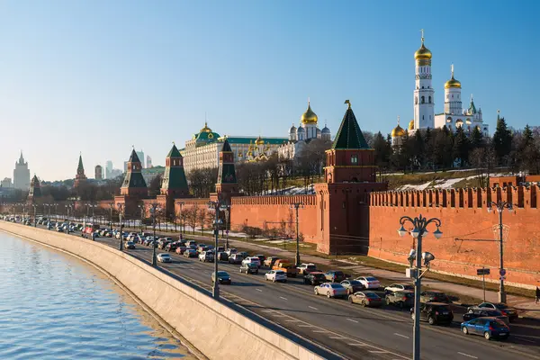 MOSCÚ, RUSIA 18 de febrero de 2016. Moscú Kremlin y Gran Palacio — Foto de Stock