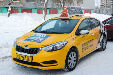Zelenograd, Rusya Federasyonu - Ocak 24.2016. Şehir sarı taksi açık havada