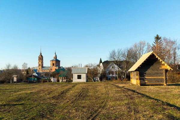 Suzdal, 러시아-2015 년 11 월 6 일입니다. 골든 관광 링에서 박물관 목조 건축 — 스톡 사진