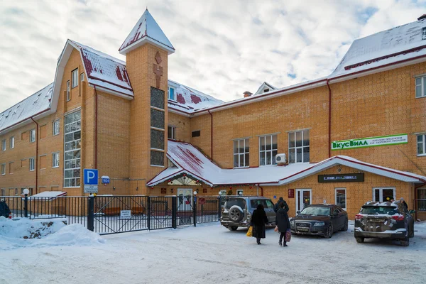 Zelenograd, Rusia - Enero 24.2016. Hotel de dos estrellas Record en invierno — Foto de Stock