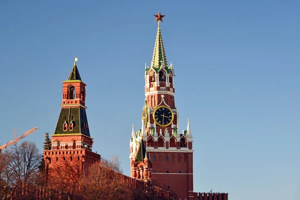 Torre Spasskaya y Nabatnaya del Kremlin de Moscú, Rusia — Foto de Stock