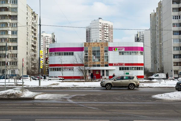 Zelenograd, russland - 20. februar 2016. große kette speichert produkte und kosmetika lupe — Stockfoto