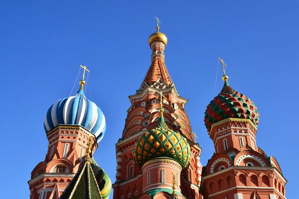 Καθεδρικός Ναός Αγίου Βασιλείου και Βασιλιέφσκι κάθοδος του Κόκκινη πλατεία στη Μόσχα, Ρωσία — Φωτογραφία Αρχείου
