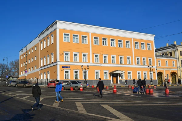 모스크바, 러시아-2 월 18.2016. 콤소몰스카야 광장 건물 1917에 건물 사무실 — 스톡 사진