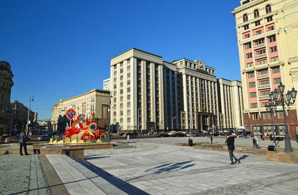 莫斯科，俄罗斯-2 月 18.2016。国家杜马从涅广场的视图 — 图库照片