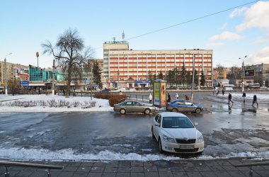 Tver, Rusya Federasyonu - 27 Şubat. 2016. Tren İstasyonu Meydanı ve otel turizm