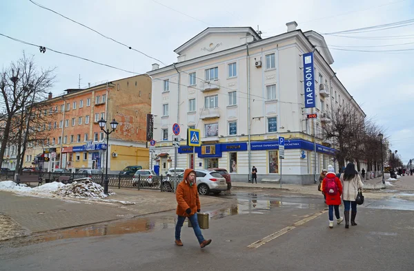 Tver, Ryssland - 27 februari. 2016. korsningen Boulevard Radishchev och Trekhsvyatskaya gator — Stockfoto