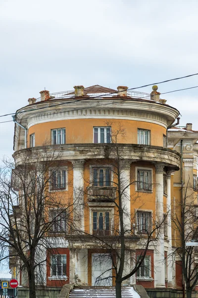 Tver, Rusland - 27 februari. 2016. huis Vorosjilov schietspellen, een monument van het platform van de Stalinperiode — Stockfoto