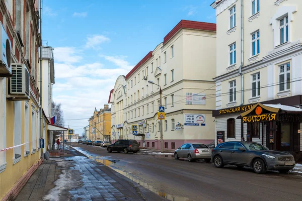 Tver, Russie - 27 février. 2016. Student Street surplombant le bâtiment de la gare fluviale — Photo