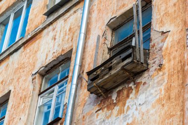  blok daire cephesinde acil balkon