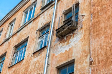  blok daire cephesinde acil balkon