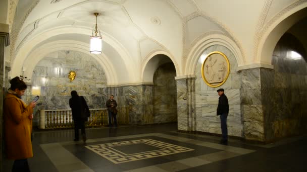 Μόσχα, Ρωσία - Μάρτιος 10.2016. Σταθμός μετρό Πάρκο Πολιτισμού — Αρχείο Βίντεο