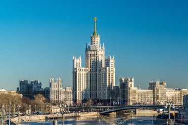 Stalin döneminden kalma Kotelnicheskaya setin Moskova, Rusya üzerinde bina