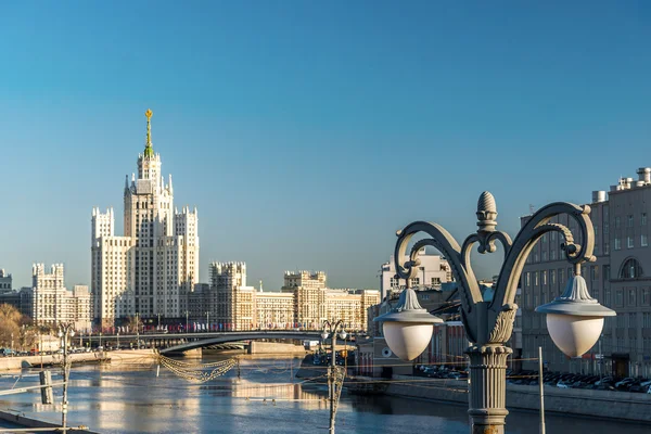 Stalin-tijdperk, kapitaliseren Kotelnicheskaya Embankment Moskou, Rusland — Stockfoto