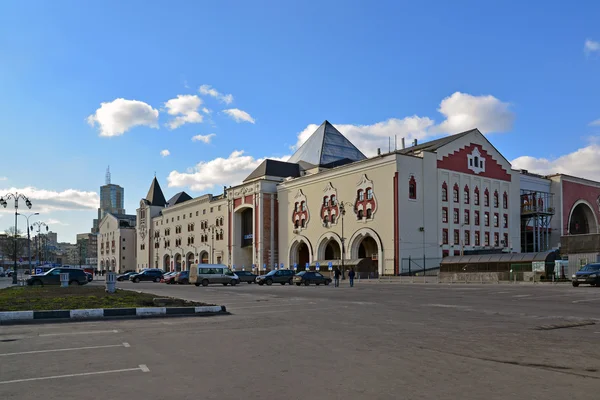 Moskau, russland - 14. märz 2016. kasanski-bahnhof von der straße novoruzanskaya — Stockfoto