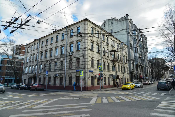 Moscow, Russia - March 14, 2016. Crossroads Novoryazanskaya street and Pereulok Basmanny — Stock Photo, Image