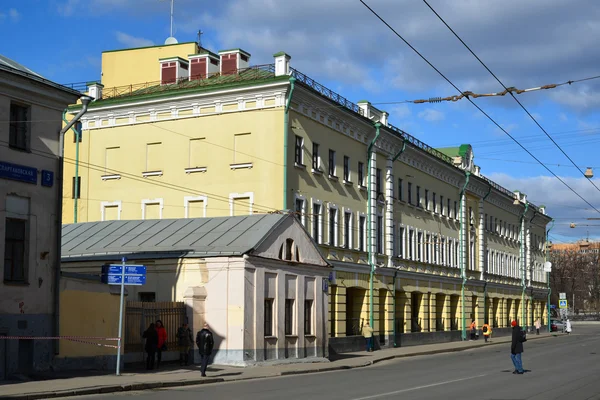 Moscú, Rusia - 14 de marzo de 2016. Savigny-wing mansión Zakrevsky y el Banco de Inversiones Fiduciarias — Foto de Stock