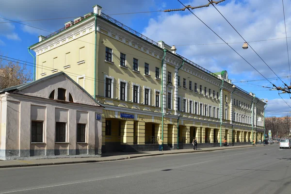 Moskou, Rusland - 14 maart 2016. Savigny-vleugel manor Zakrevsky en Trust Investment Bank — Stockfoto