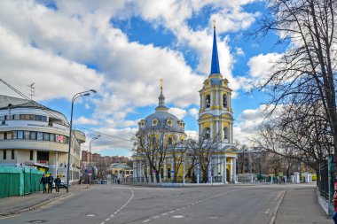 Moskova, Rusya - 14 Mart 2016. Kilise yükseliş içinde alan bezelye