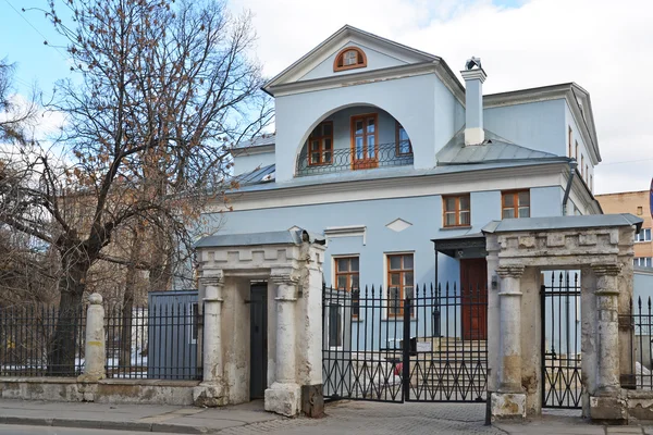 Casa senhorial urbana XVIII-XIX séculos em Tokmakov Lane em Moscou, Rússia — Fotografia de Stock