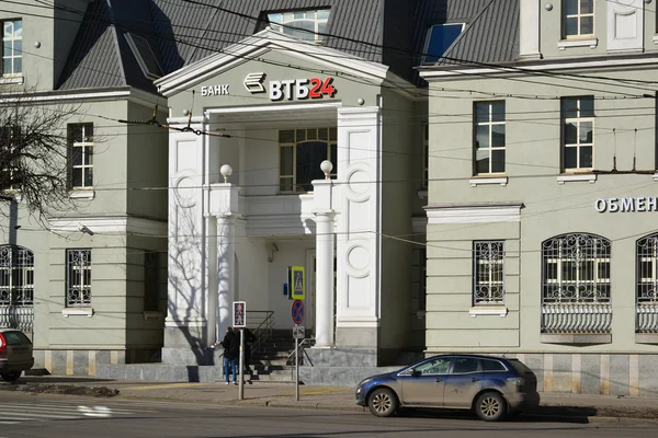 Moskou, Rusland - 14 maart 2016. Vtb 24 Bank op straat nieuwe Basmannaya — Stockfoto