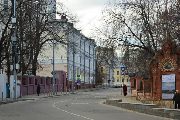 Moscou, Rússia - 14 de março de 2016. Pea Lane é uma rua velha no centro da cidade — Fotografia de Stock