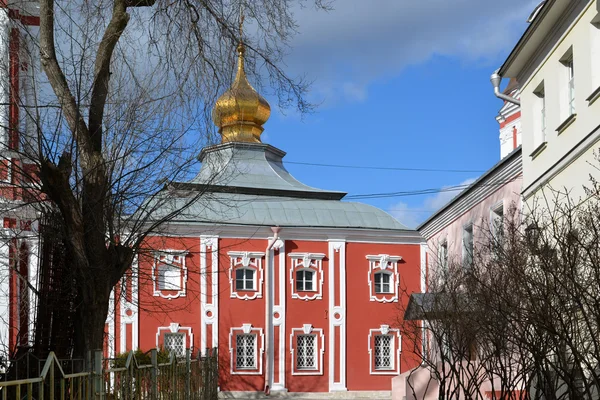 Tempel van de grote martelaar Nikita op Staraja Basmannaya Street, Moskou, Rusland — Stockfoto