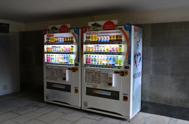 Moskova, Rusya - 14 Mart 2016. Altgeçit içecekler için Dydo satış makineleri Japon şirketleri