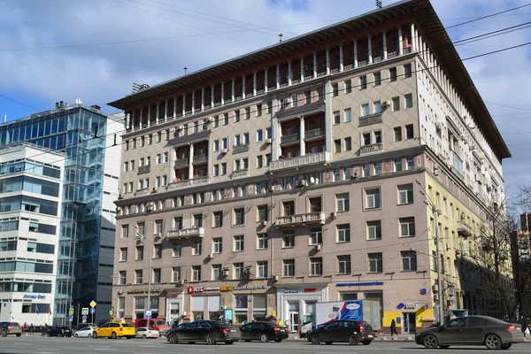 Moscú, Rusia - 14 de marzo de 2016. Casas de arquitectura estalinista en el anillo de jardín — Foto de Stock