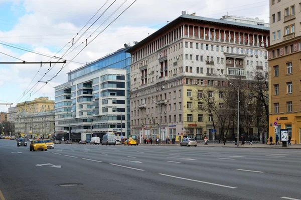 Moscou, Rússia - 14 de março de 2016. Centro de negócios Citydel e Casas de arquitetura estalinista no Garden Ring — Fotografia de Stock