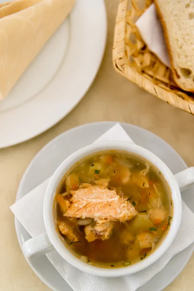 Soupe de poisson sur la table au restaurant — Photo