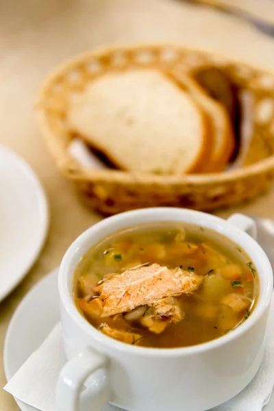 Sopa de pescado en la mesa en el restaurante —  Fotos de Stock