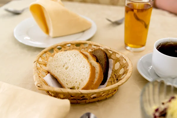 Sliced rye and wheat bread in wicker basket — Stock Photo, Image