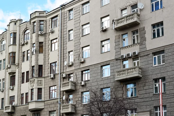 Moscow, Russia - March 14, 2016. Houses Stalinist architecture in Big Kozenyi alley — Stock Photo, Image