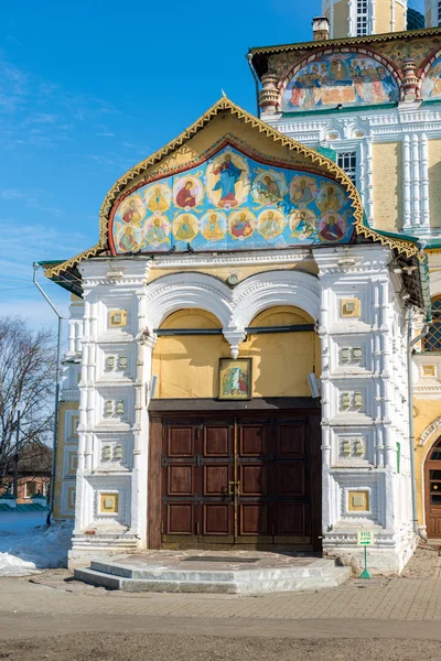 Воскресенский собор в Тутаеве, Россия. Золотая лихорадка — стоковое фото