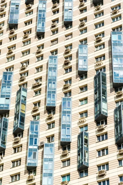 Edifícios residenciais modernos de vários andares, fragmento de fachada — Fotografia de Stock