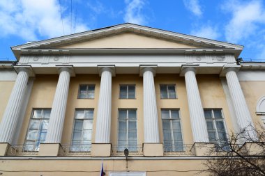 Moskova, Rusya - 14 Mart 2016. Elizabeth eski kadın spor salonu, şimdi Pokrovskaya Okulu 2095 Big Kozenyi sokakta