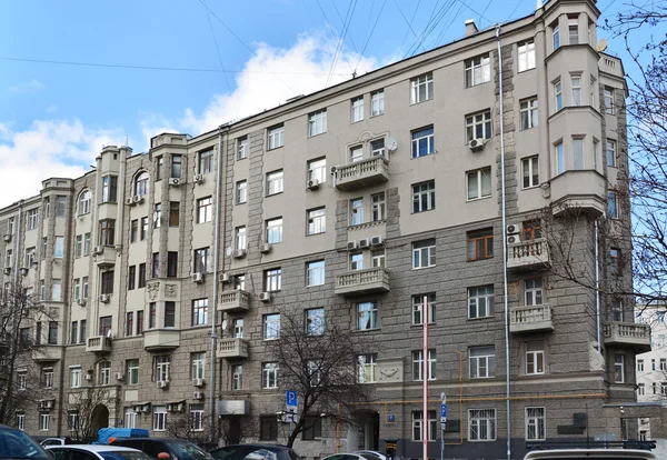 Moskou, Rusland - 14 maart 2016. Huizen van de Stalinistische architectuur in grote Kozenyi alley — Stockfoto