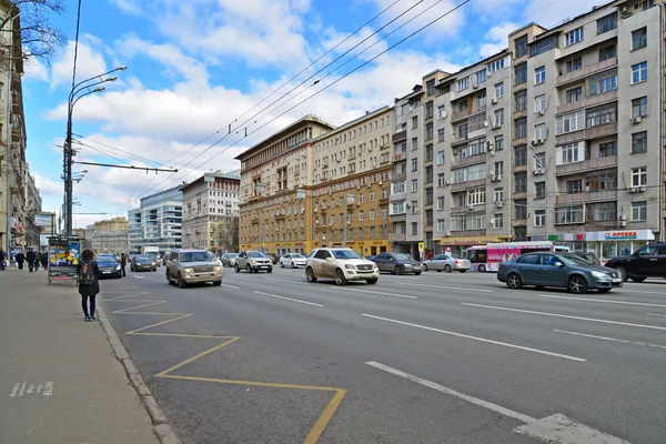 Moscú, Rusia - 14 de marzo de 2016. Tráfico en Garden Ring. Sadovoe koltso-circular calle principal en el centro de Moscú . —  Fotos de Stock